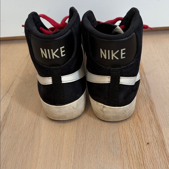 Nike Woman’s Blazer Mid Vintage Suede 'Black' size 7.5 - Picture 3 of 5